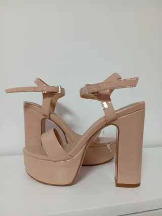 Zapatos de tacón beige