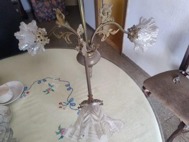 Lámpara de bronce antigua 3 brazos