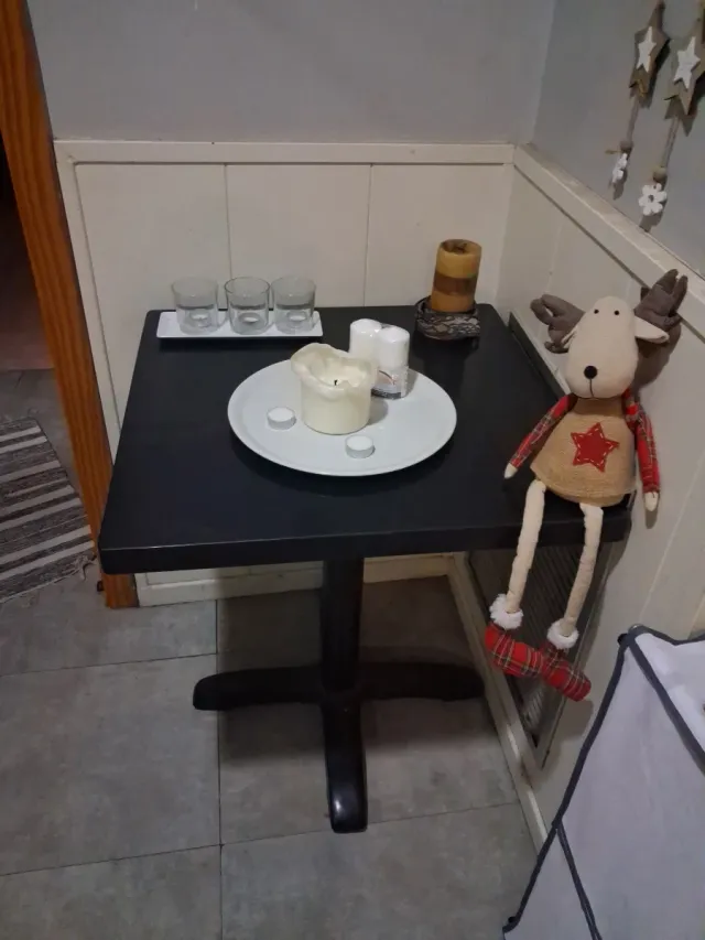 4 Mesas de piedra negra