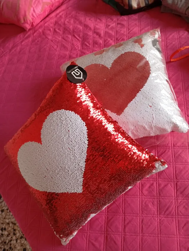 Cojín Corazón Lentejuelas Rojo y Blanco