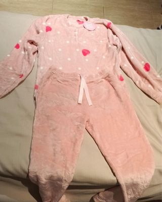 Pijama rosa con corazones blancos NO MARCA