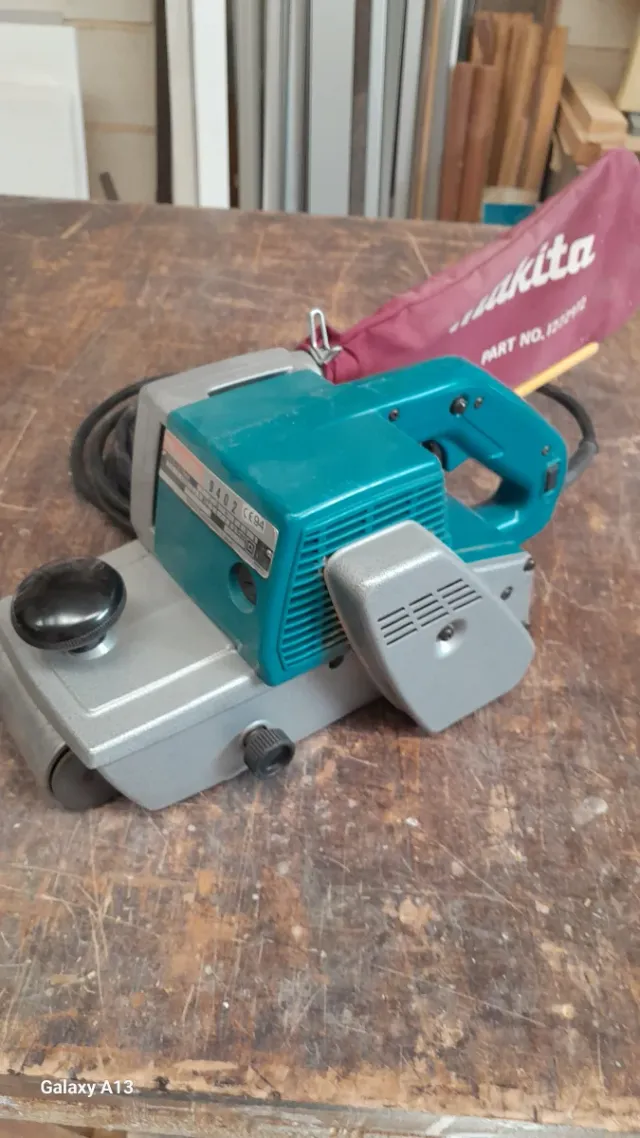 Lijadora de banda Makita 9402