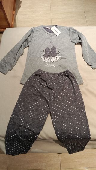 Pijama YAROLI gris con lunares blancos