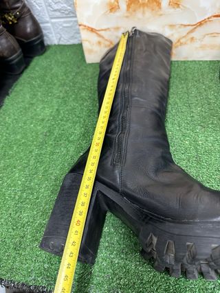 Stivali neri con tacco alto