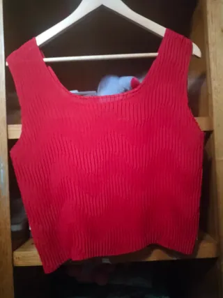 Blusa corta roja de punto