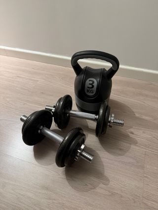 Manubri e kettlebell regolabili.