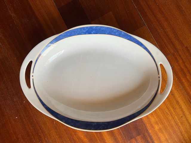 Piatto ovale in ceramica bianco e blu