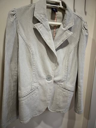 Americana Gap de rayas beige