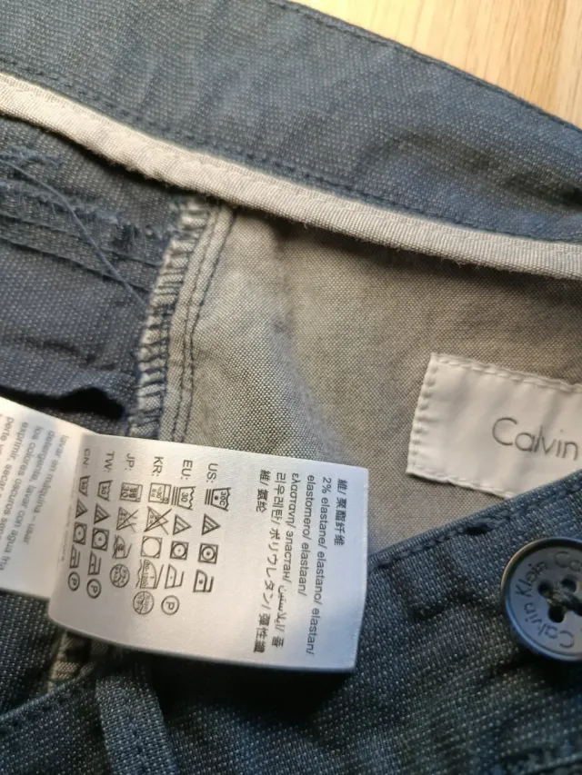 Pantalón  Calvin Klein "Body Fit" Talla L