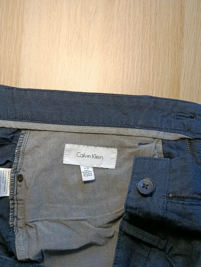 Pantalón  Calvin Klein "Body Fit" Talla L