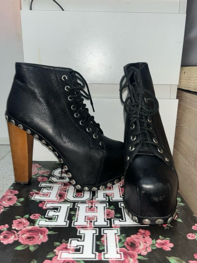 Botas de plataforma negras con cordones