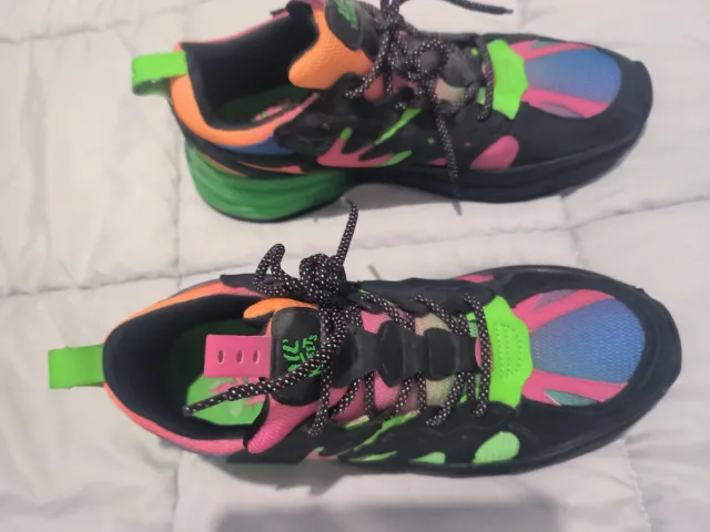 Zapatillas Bershka Edición Limitada Colaboración