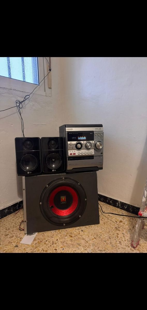 Equipo Aiwa con Subwoofer Bisonic 12