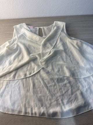 Blusa blanca con volantes