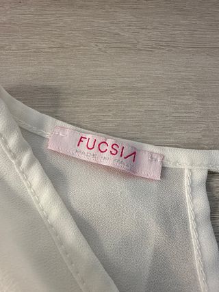 Blusa blanca con volantes