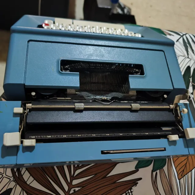 Máquina de escribir Olivetti Studio 46