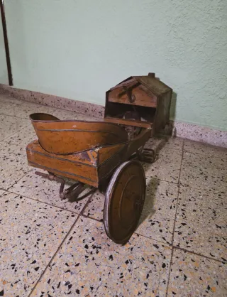 Coche a pedales antiguo. Finales s.XIX princios XX