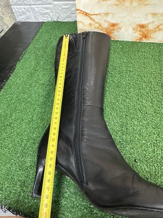 Stivali neri in pelle con tacco