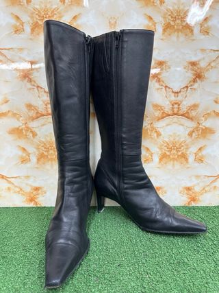 Stivali neri in pelle con tacco