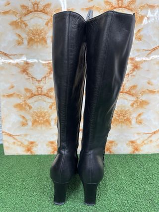 Stivali neri in pelle con tacco