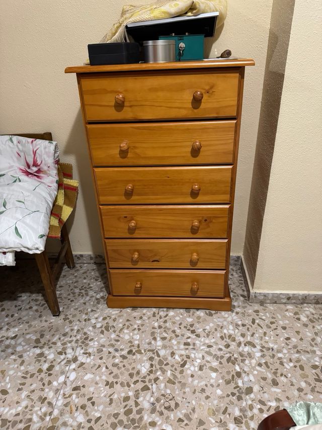 Camas de madera y sinfonier