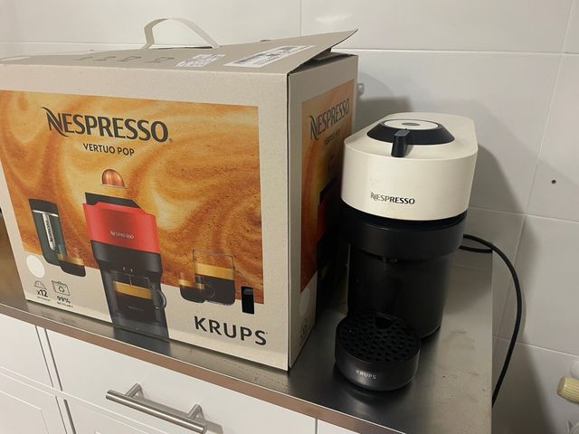 Nespresso Vertuo Pop Blanca con caja