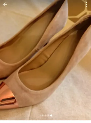 Zapatos tacón beige y oro