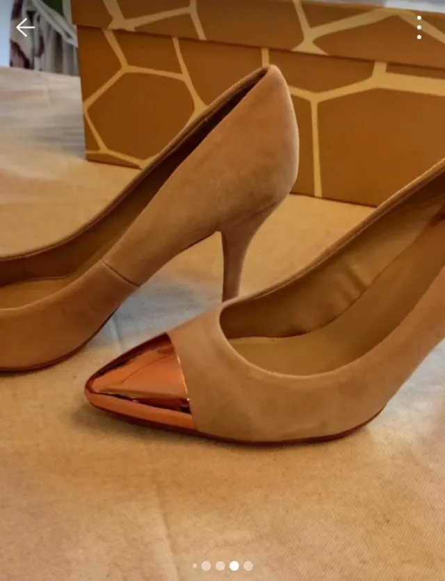 Zapatos tacón beige y oro