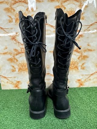 Stivali neri alti con lacci