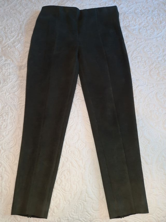 Pantalón verde oscuro tejido extensible