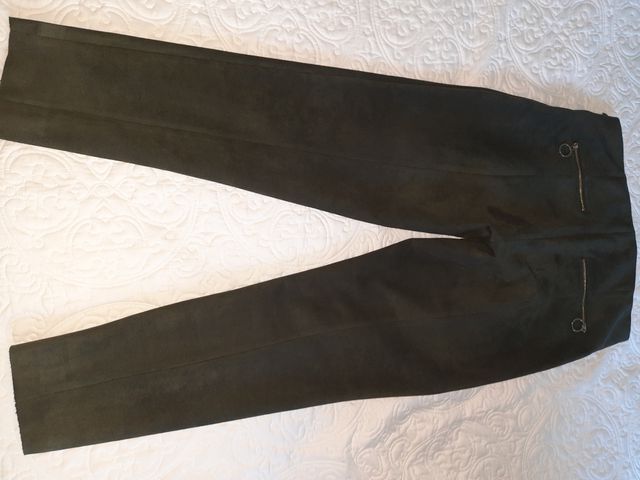 Pantalón verde oscuro tejido extensible