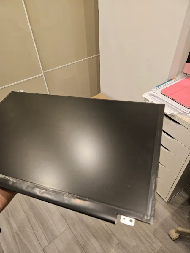 Schermo NT156WHM-N42. Connettore a 30 pin