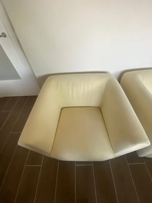 2 Sillones tapizados color beige