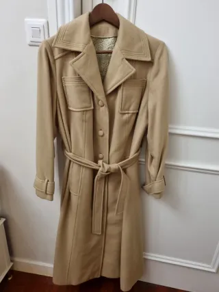 Abrigo largo beige suave