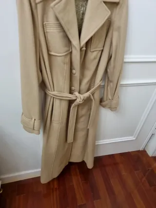 Abrigo largo beige suave
