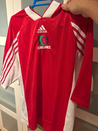 Camiseta Adidas pelota mano