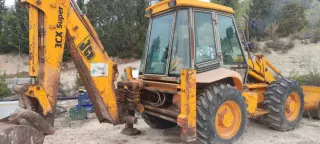Retroexcavadora JCB 3CX Super 1997 con martillo