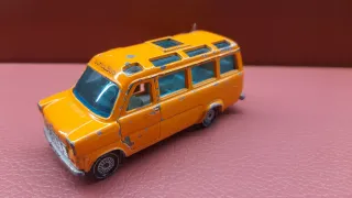 Furgoneta scolastica arancione Siku