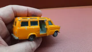 Furgoneta scolastica arancione Siku