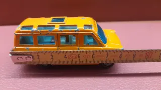 Furgoneta scolastica arancione Siku