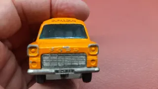 Furgoneta scolastica arancione Siku