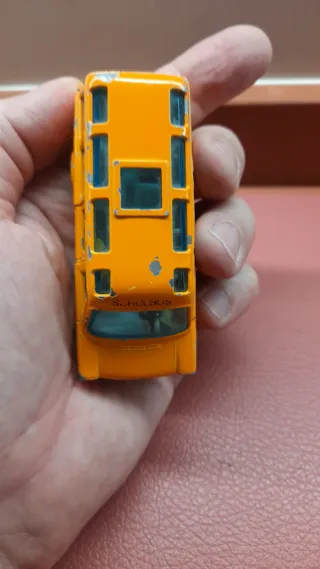 Furgoneta scolastica arancione Siku