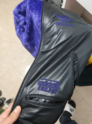 Chaqueta Adidas originals CHILE62 pelo morado
