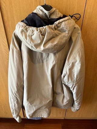 Giacca Asics beige e nera