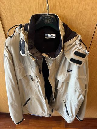 Giacca Asics beige e nera