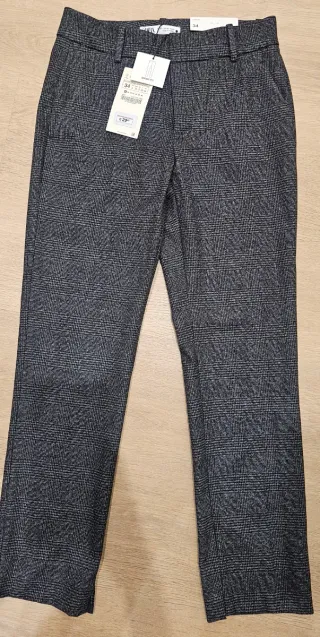 Pantalón Zara gris. Talla 34. Con etiqueta