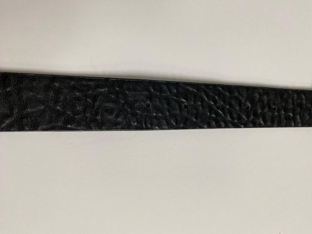 Cinturón negro con cadena