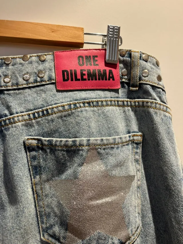 Vaqueros One Dilemma con tachuelas y estrella