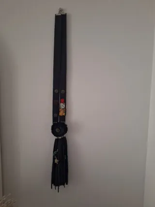 Collar largo azul marino con adornos