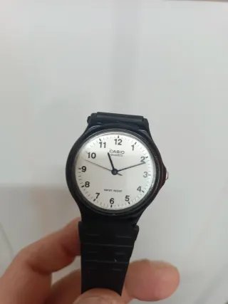Reloj Casio MQ-24 Blanco y Negro